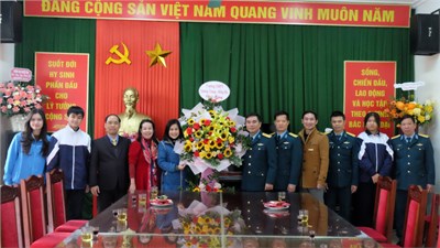 Trường THPT Quang Trung - Đống Đa thăm đơn vị kết nghĩa: Đoàn Nghi lễ Quân đội và Quân chủng phòng không không quân nhân ngày Thành lập quân đội nhân dân Việt Nam.