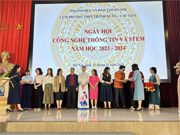 Trường THPT Yên Hoà đạt thành tích cao trong ngày hội Công Nghệ Thông Tin và Stem cụm Thanh Xuân - Cầu Giấy Năm học 2023 - 2024