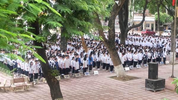 Thầy và trò trường THPT Quang Trung – Đống Đa ủng hộ nạn nhân vụ cháy chung cư mini