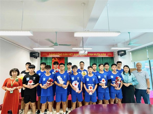 Đội tuyển bóng đá THPT Mỹ Đình tham dự Lễ khai mạc  Cup Number 1 Active 