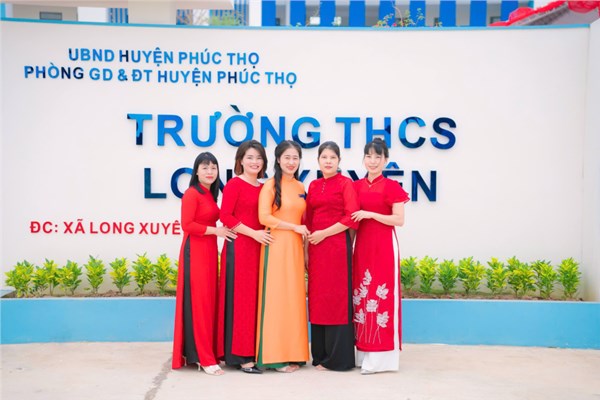 Lễ gắn biển trường THCS Long Xuyên